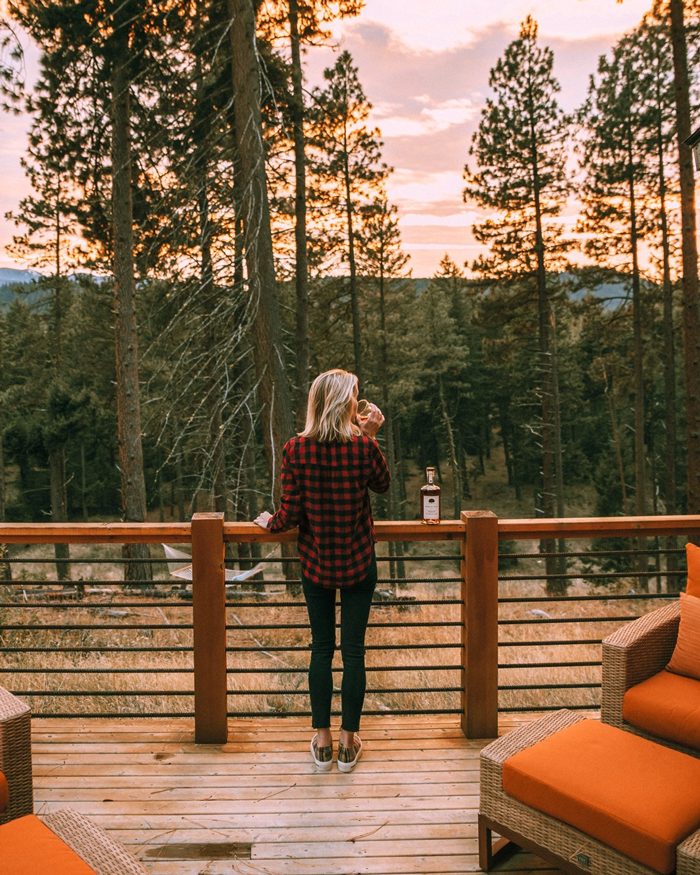 SocialWomanOnPorchMountain